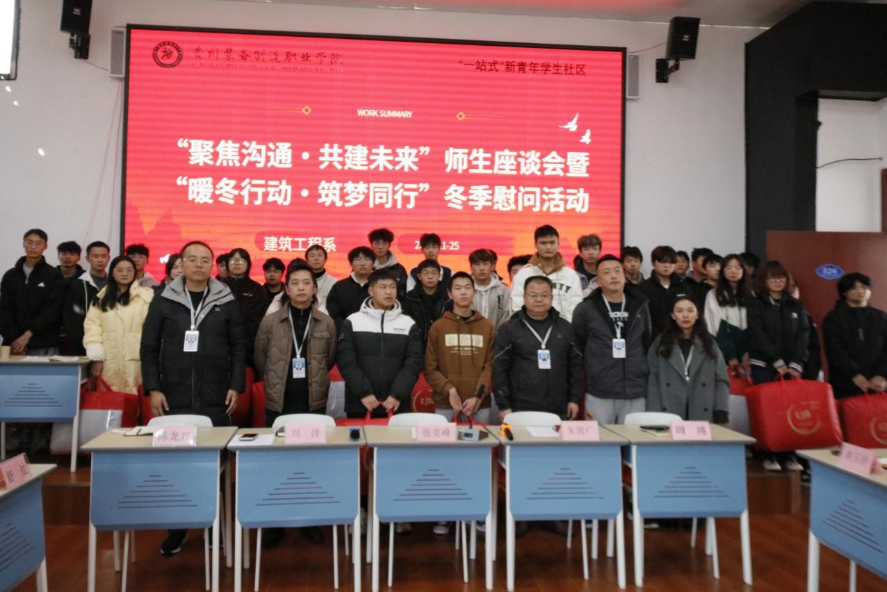 主持人舒红首先对到场师生表示热烈欢迎